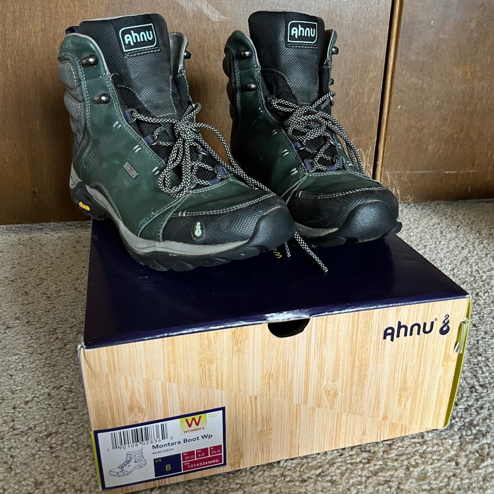Teva Ahnu hiking boots